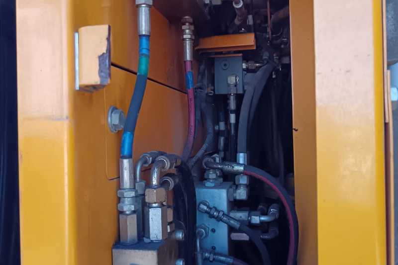 OmecoHub - Immagine JCB JS130W